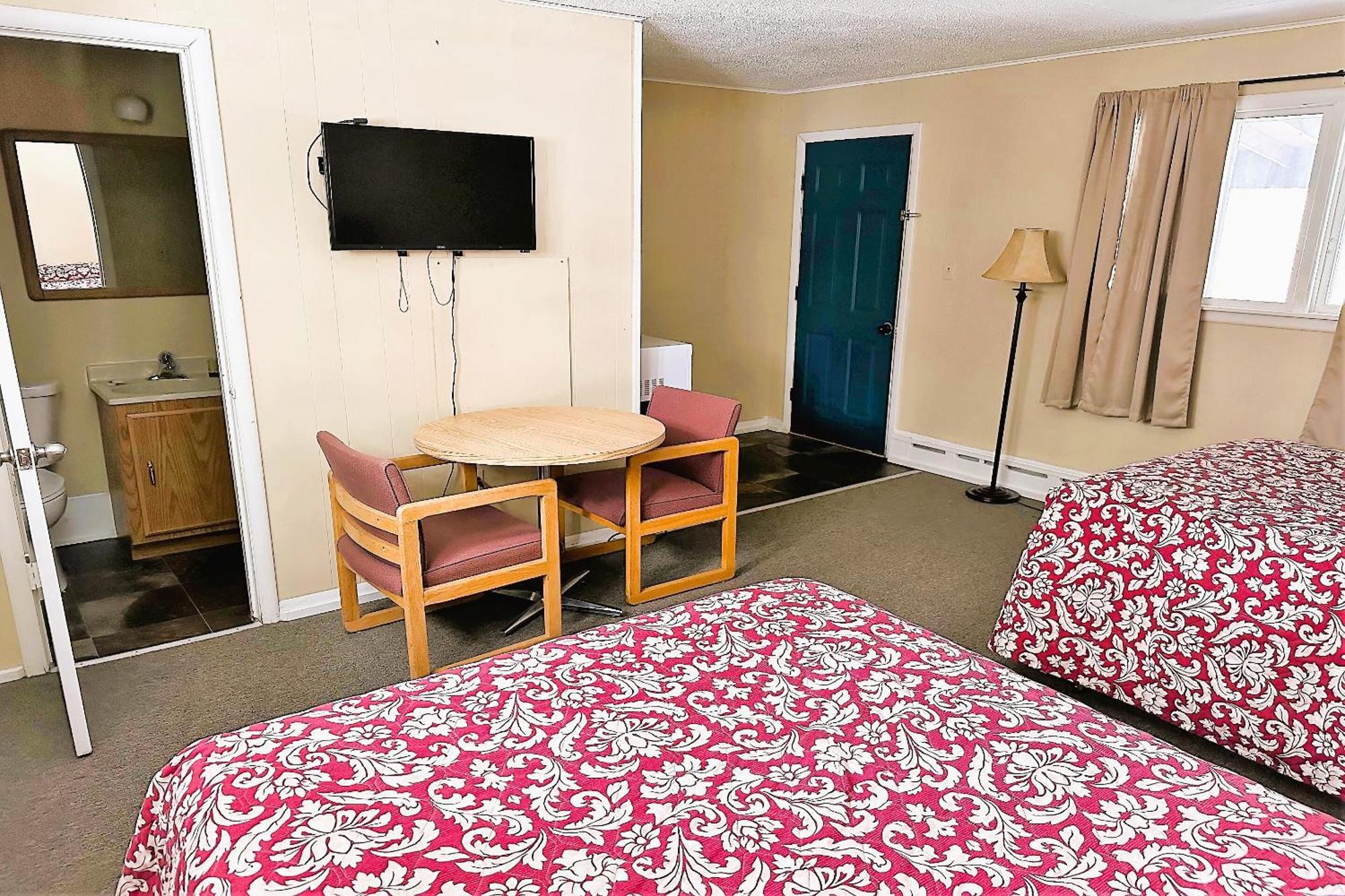 Love Hotels Timberline By Oyo Lake Superior Ironwood Exterior foto